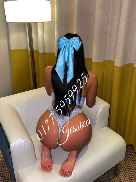 Jessica — 11 / 20