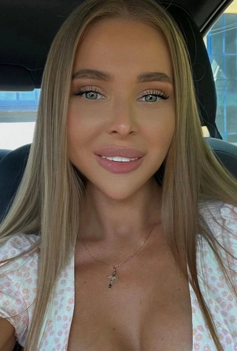 Yuliya — 2 / 4