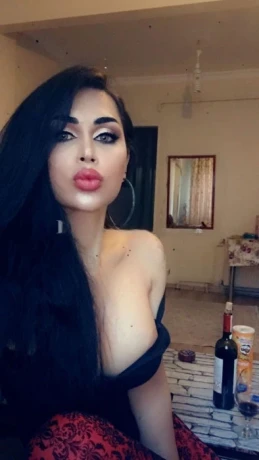 Shemale Haneen — 7 / 11