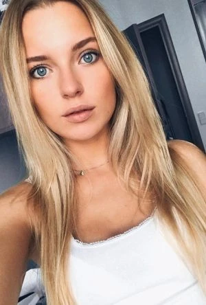 Vivianna — 2 / 3