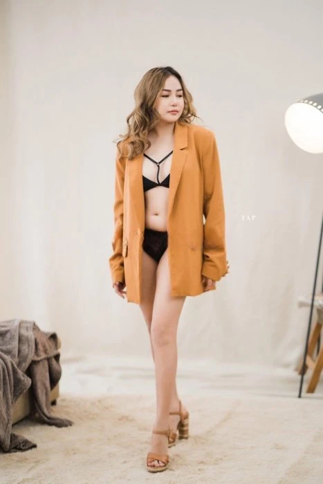 Cassie, Escort, Singapore