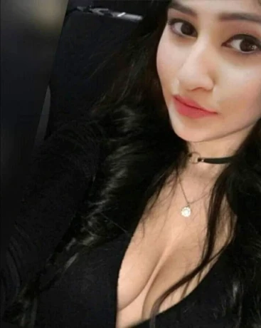 Diya Singh — 1 / 3