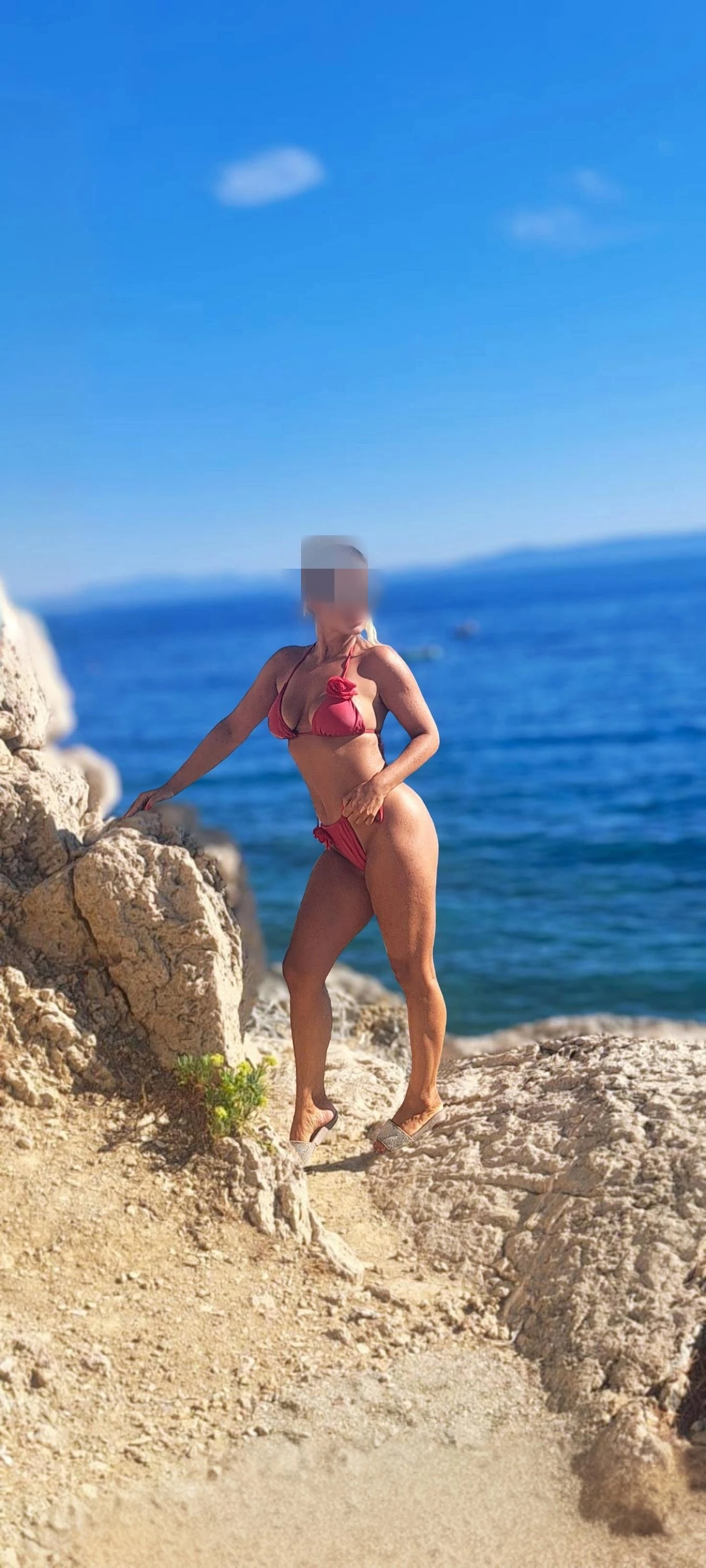 Mia — 2 / 9