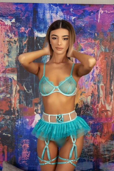 Carla — 3 / 6