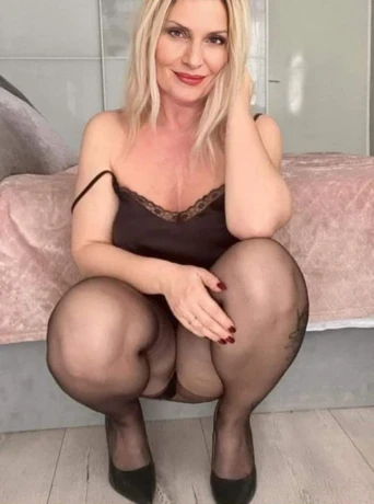 Maria Grosse Blondine — 1 / 3