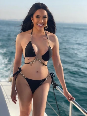 Bella Ladyboy — 3 / 8