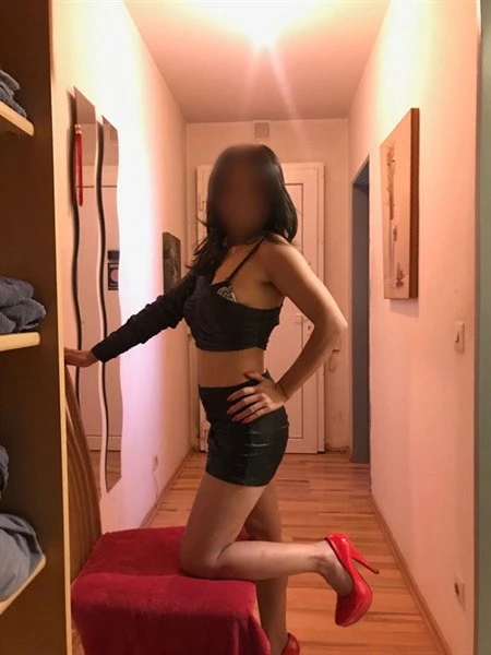 Jacqueline5 — 2 / 5
