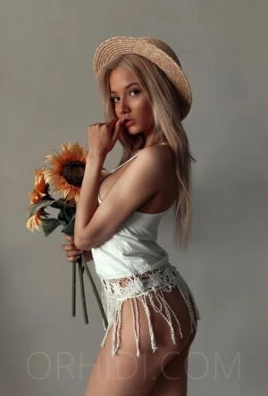 Adriana — 2 / 3