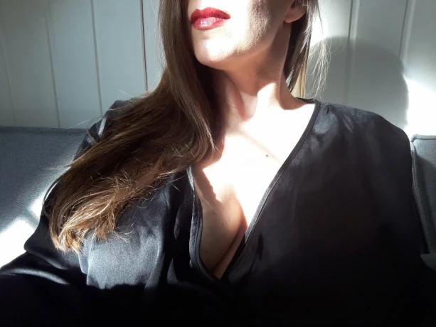 Emma Dating — 5 / 7