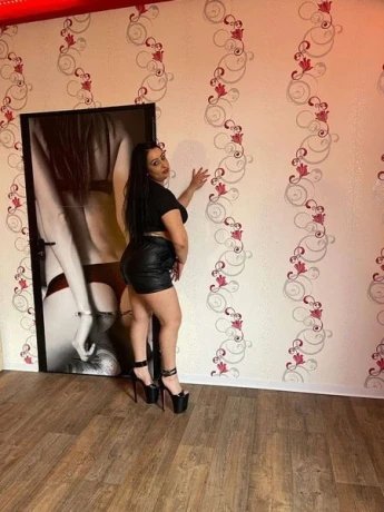 Christina99 — 1 / 7