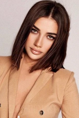 Regina Lux — 2 / 3