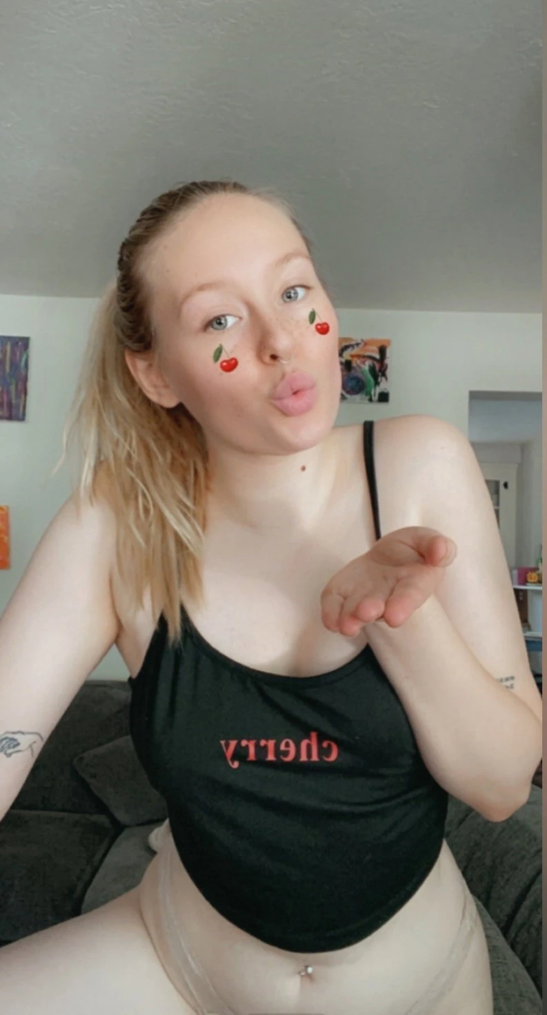 Emma marie — 2 / 3