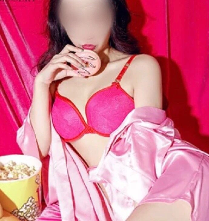 Mimiko, Escort, Munich