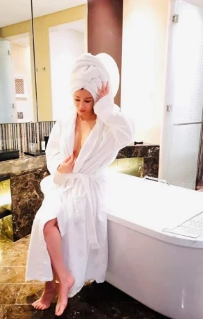 Asiatische Frauen Yaya — 2 / 3