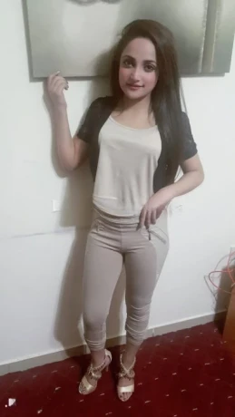 Sarika Singh — 2 / 3