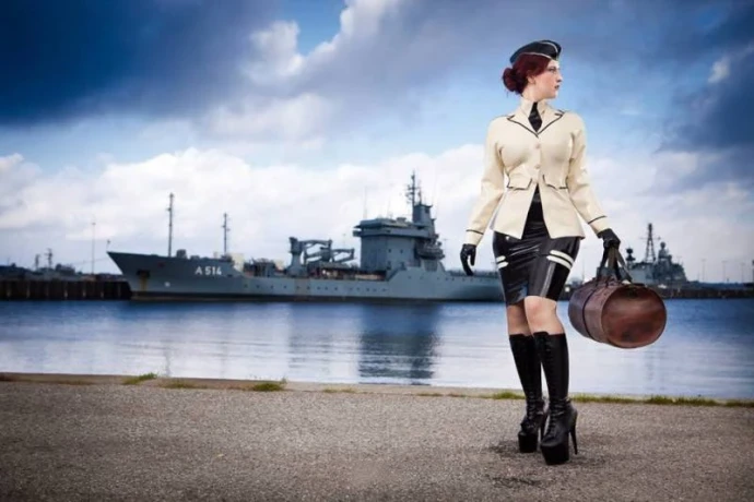 Miss Leonie — 5 / 6