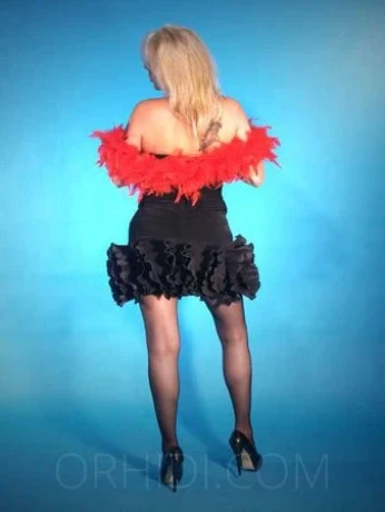 Junggebliebene Reife Lady — 2 / 6