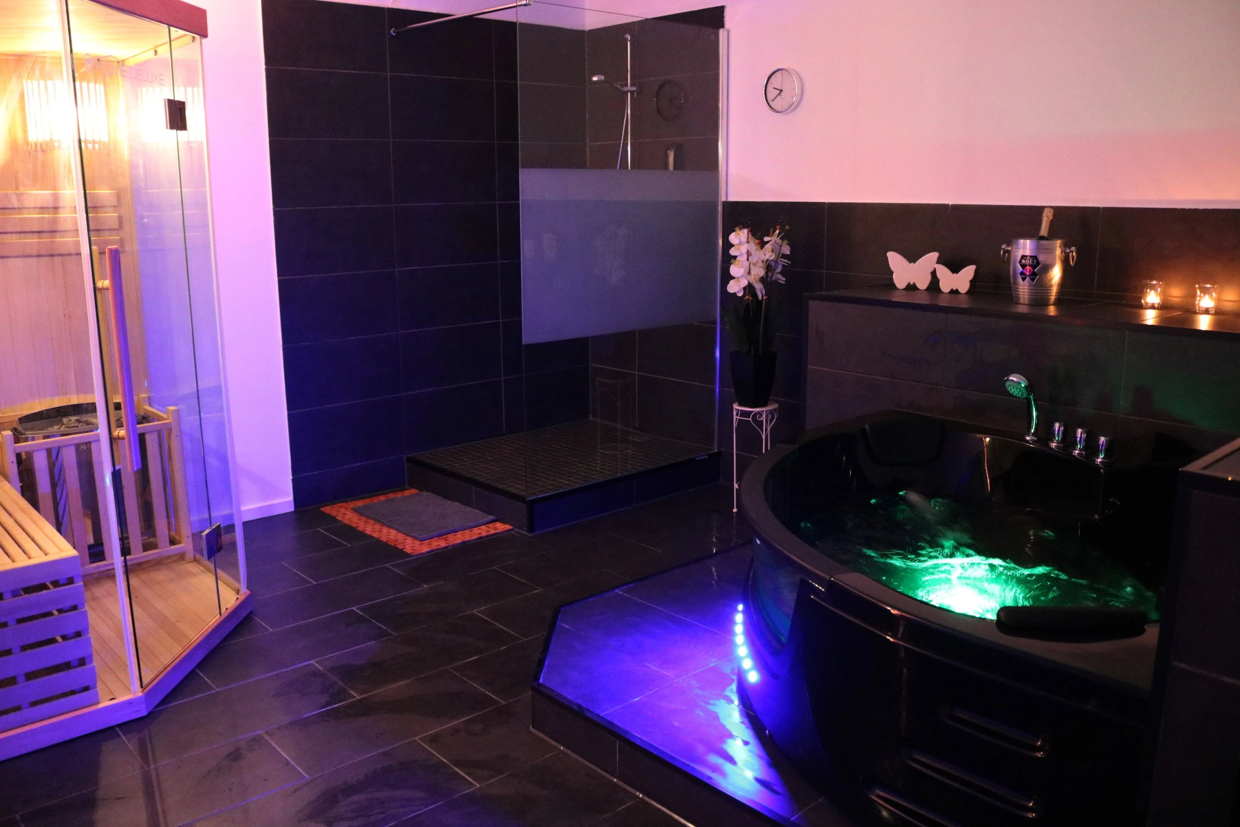 Opium Massage — 3 / 8