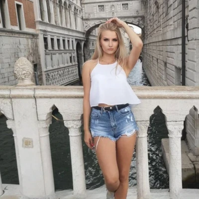 Sumi, Escort, Paris