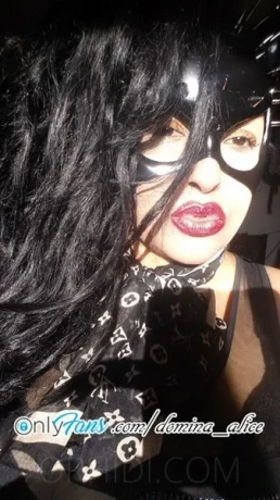 Bizarrlady - Nur Videochat, Telefonsex & Videoclipverkauf — 19 / 23