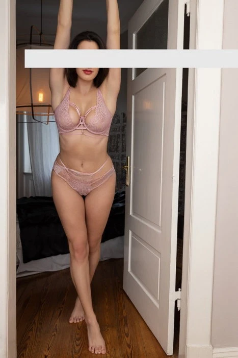 Elodie — 3 / 8