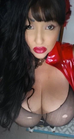 BIZZARLADY — 19 / 24