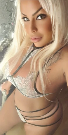 Pornoqueen Ts Danyella — 1 / 16