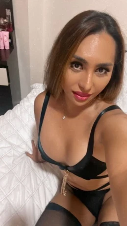 Ladyboy Nam Ponce — 2 / 14