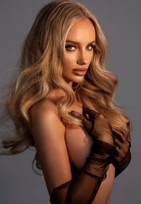 Chloe — 4 / 5