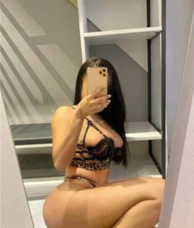 Iris Nur Haus Und Hotelbesuch — 1 / 3