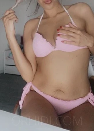 DieFee_Laura — 1 / 4