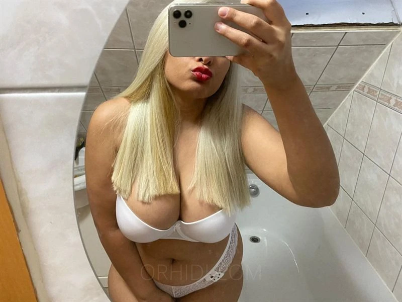 Chiara — 3 / 6