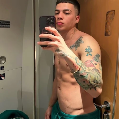 Christoper — 3 / 6