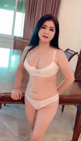 Petite Lucy — 3 / 4