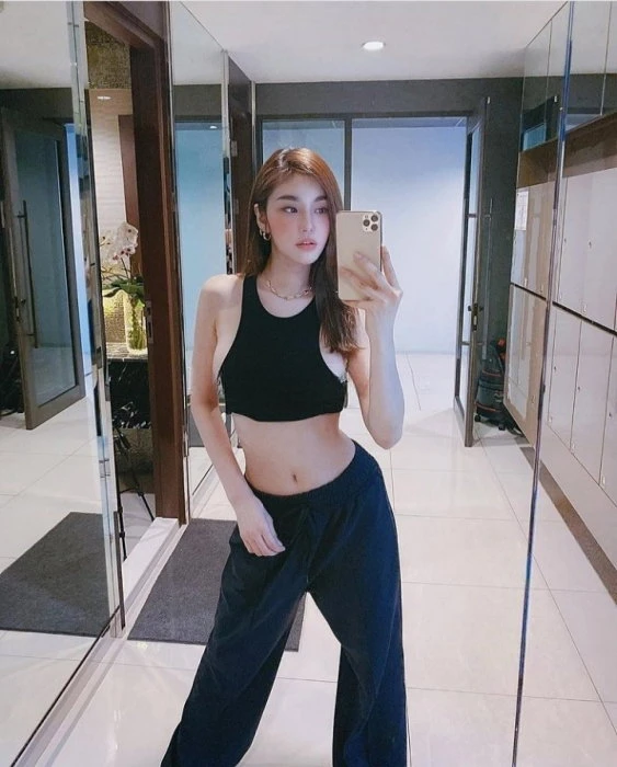 Piya, Escort, Singapore