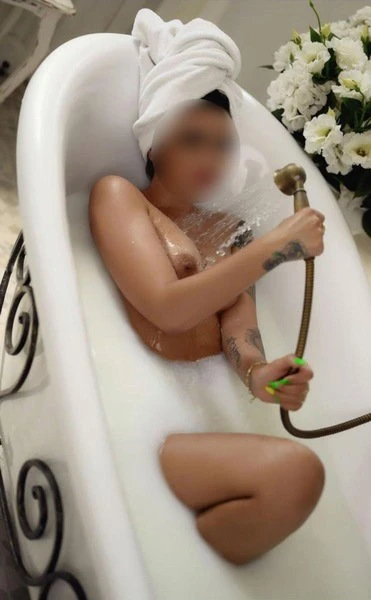 Sexy Delia — 5 / 8