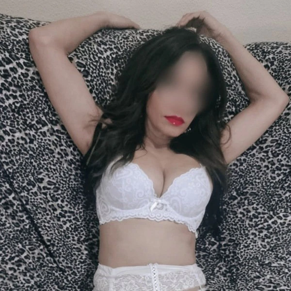 Daniela Aus Spanien — 8 / 12