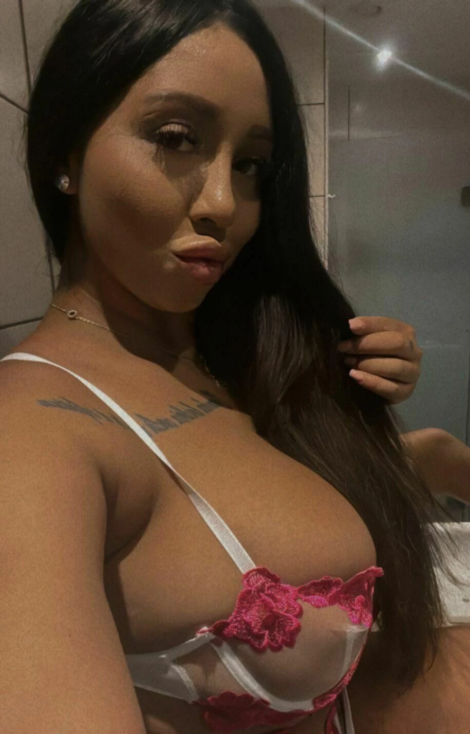 Lianaa — 1 / 15