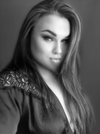 Michelle Sweet — 4 / 10