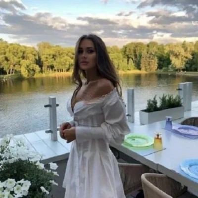 Lara, Escort, Tirana