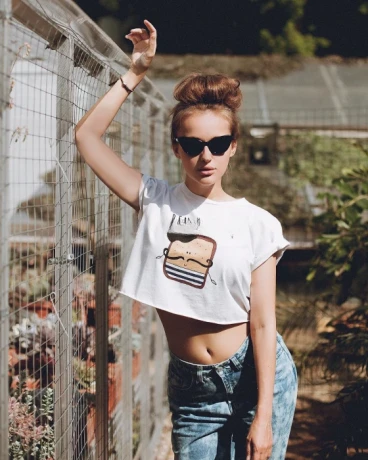 Alena — 3 / 4