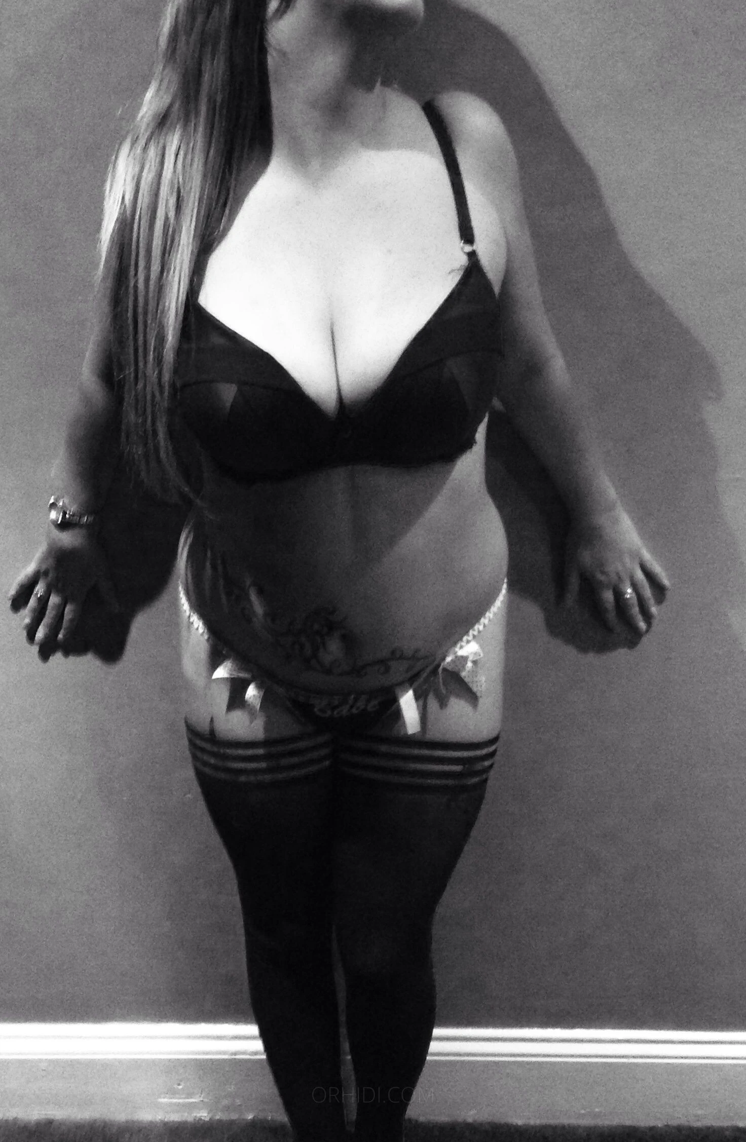 busty dana-lee — 8 / 16