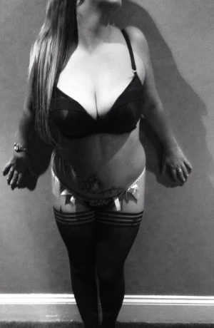 busty dana-lee — 8 / 16