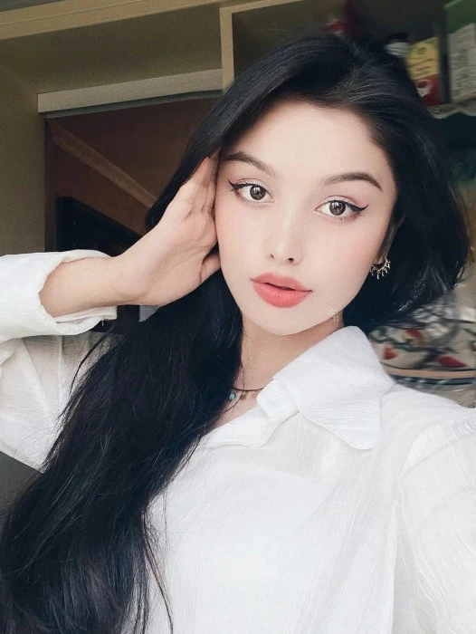 Model Judy — 5 / 13
