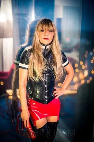 Lady Nina´s Privatstudio — 17 / 18