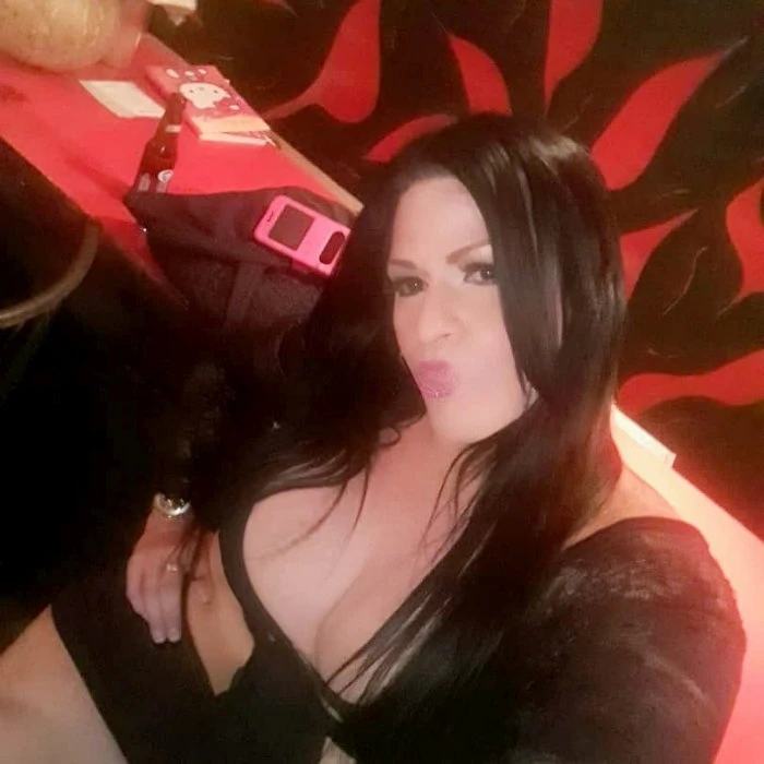 Exnania, Escort, Caracas