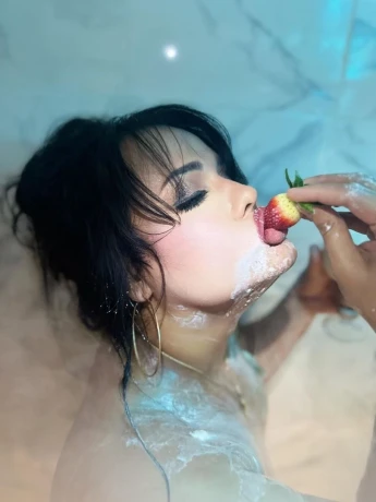 Livia De Castro — 9 / 12