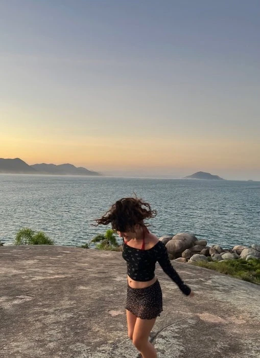Lola — 4 / 5