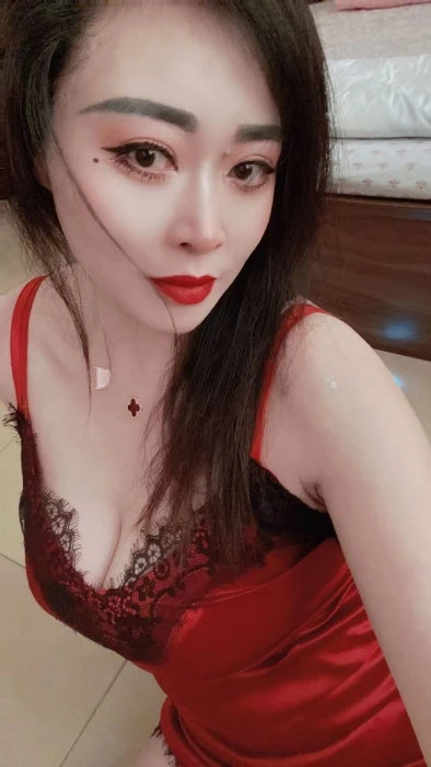 Alison, Escort, Manama