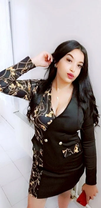 Sarah — 3 / 8